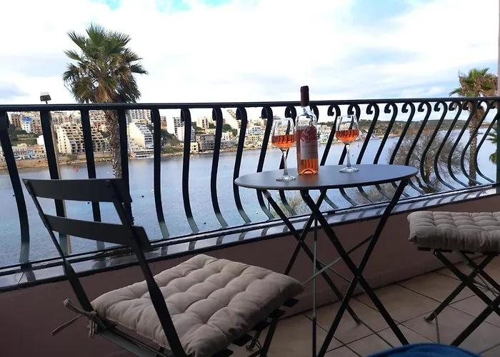 Seafront Apartment In St. Paul\'S Bay